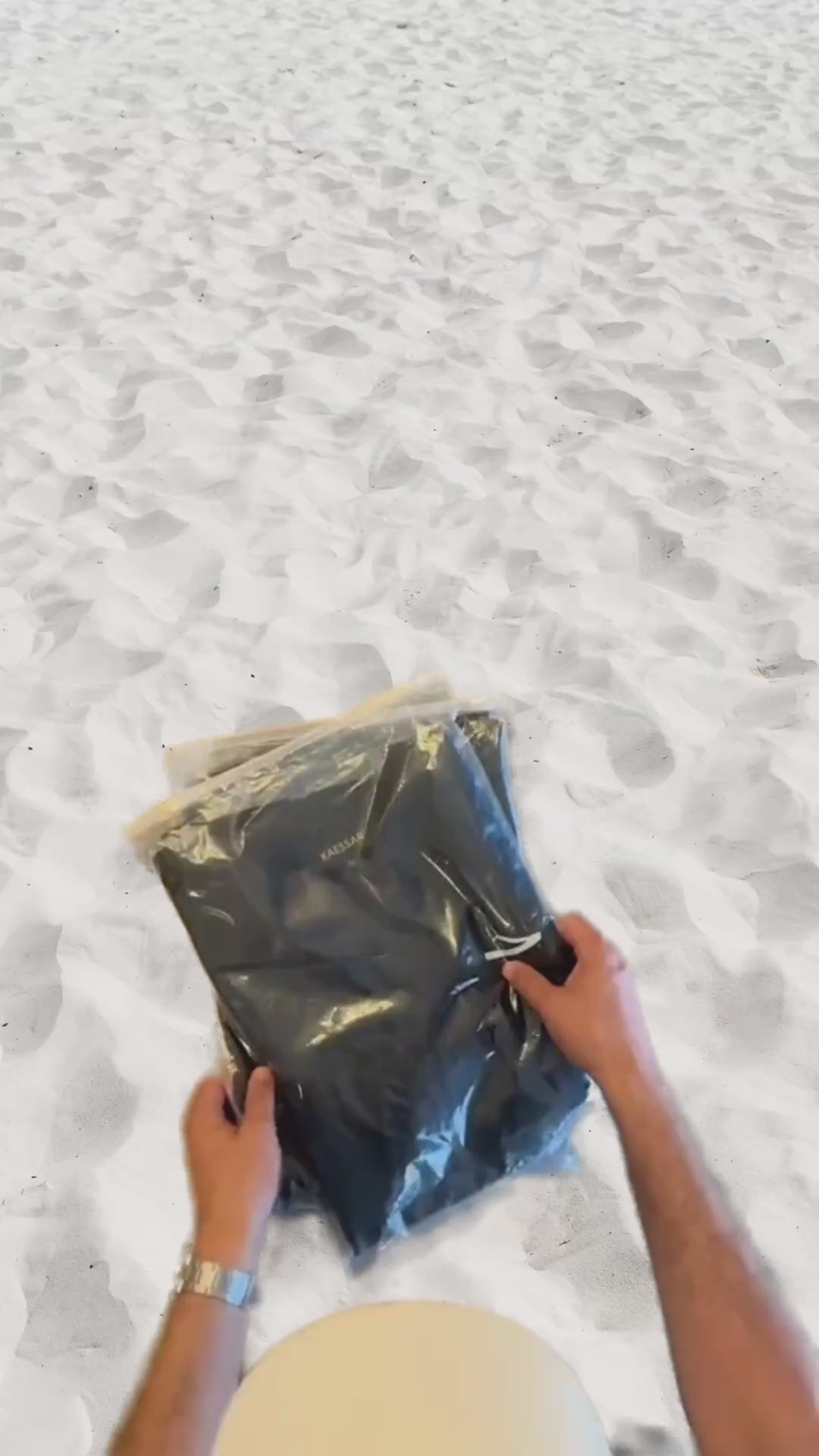 Vidéo KAESSAR : déballage complet du short de bain et du T-shirt de bain